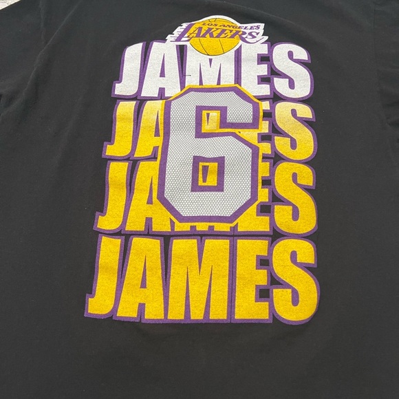 Lakers LeBron James T-shirt Size Large - Picture 4 of 5